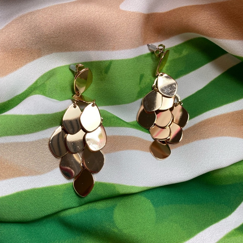 Elegant Golden colorTeardrop Earrings ✨. 📌Not gold - Picture 4 of 4